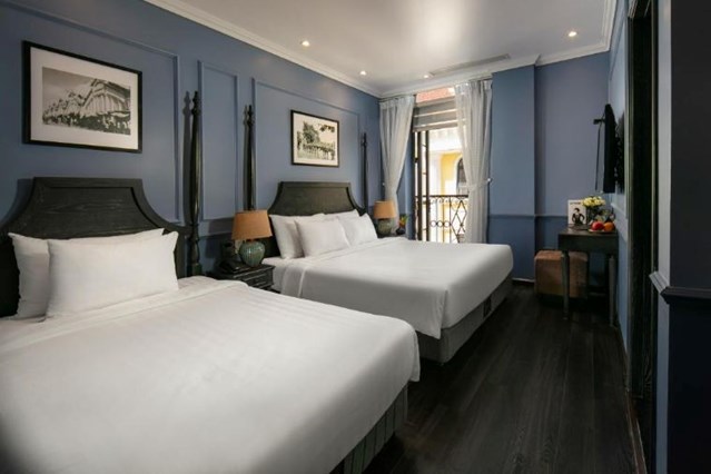 Phòng Premium Triple with Sea View Balcony